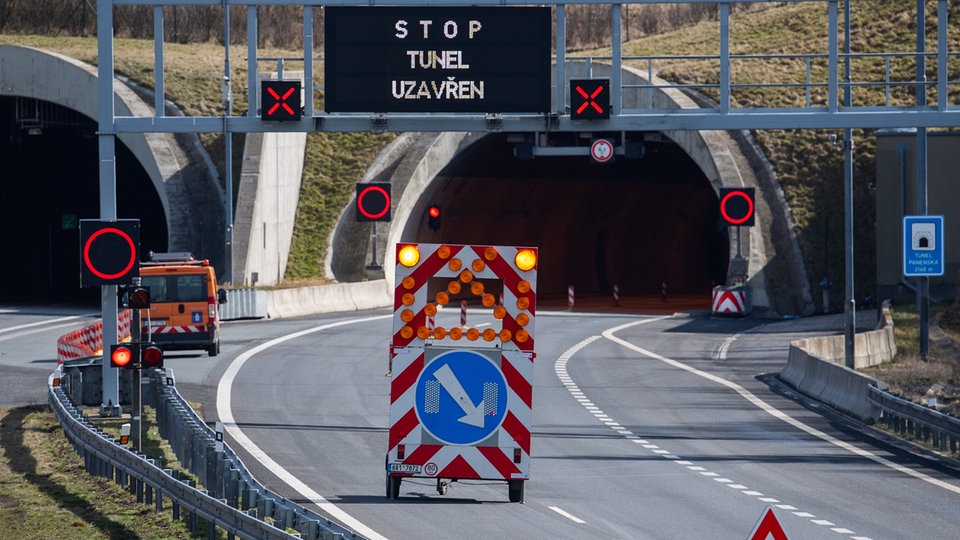 Zwei Autobahntunnel in Tschechien gesperrt - Umleitung übers Erzgebirge