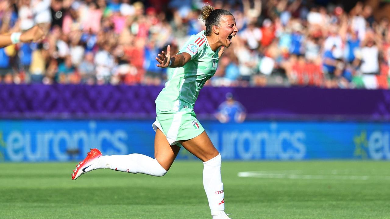 Italien gewinnt bei Frauen-EM 1:0 gegen Belgien - Carusos Treffer macht den Unterschied