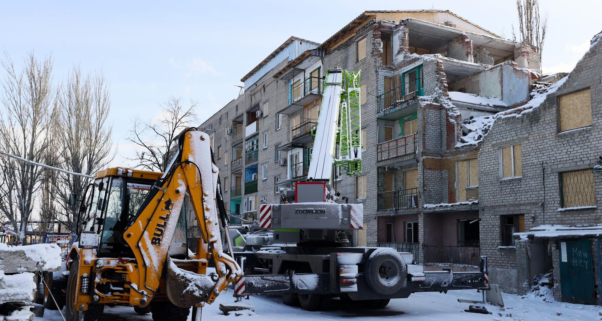 Ein durch einen russischen Angriff zerstörter Wohnblock in der Region Donezk.