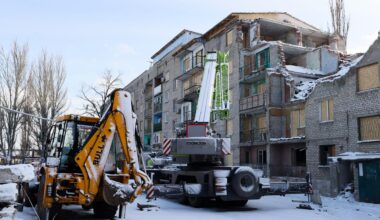 Ein durch einen russischen Angriff zerstörter Wohnblock in der Region Donezk.