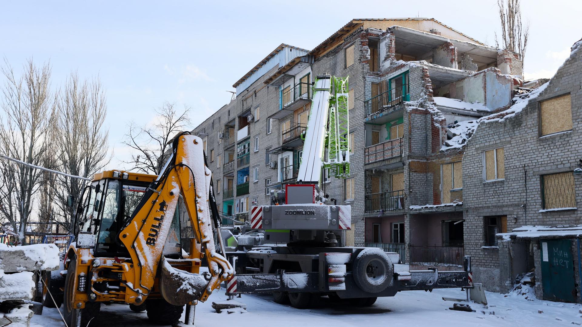 Ein durch einen russischen Angriff zerstörter Wohnblock in der Region Donezk.