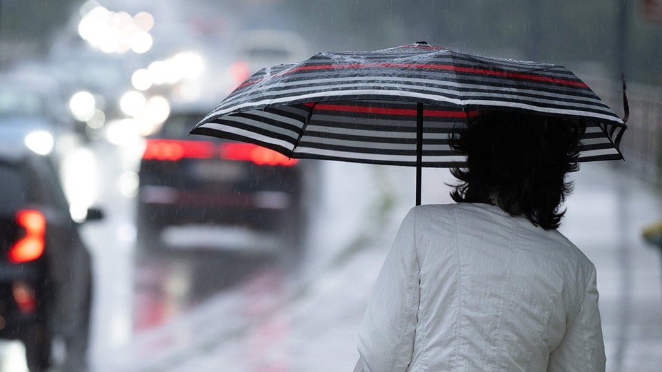 Nach teils heftigen Niederschlägen: Regen zieht in Ostsachsen ab – Sperrung auf A17 nach Unfall