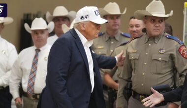 Liveblog USA unter Trump: Trump besucht Hochwassergebiet in Texas