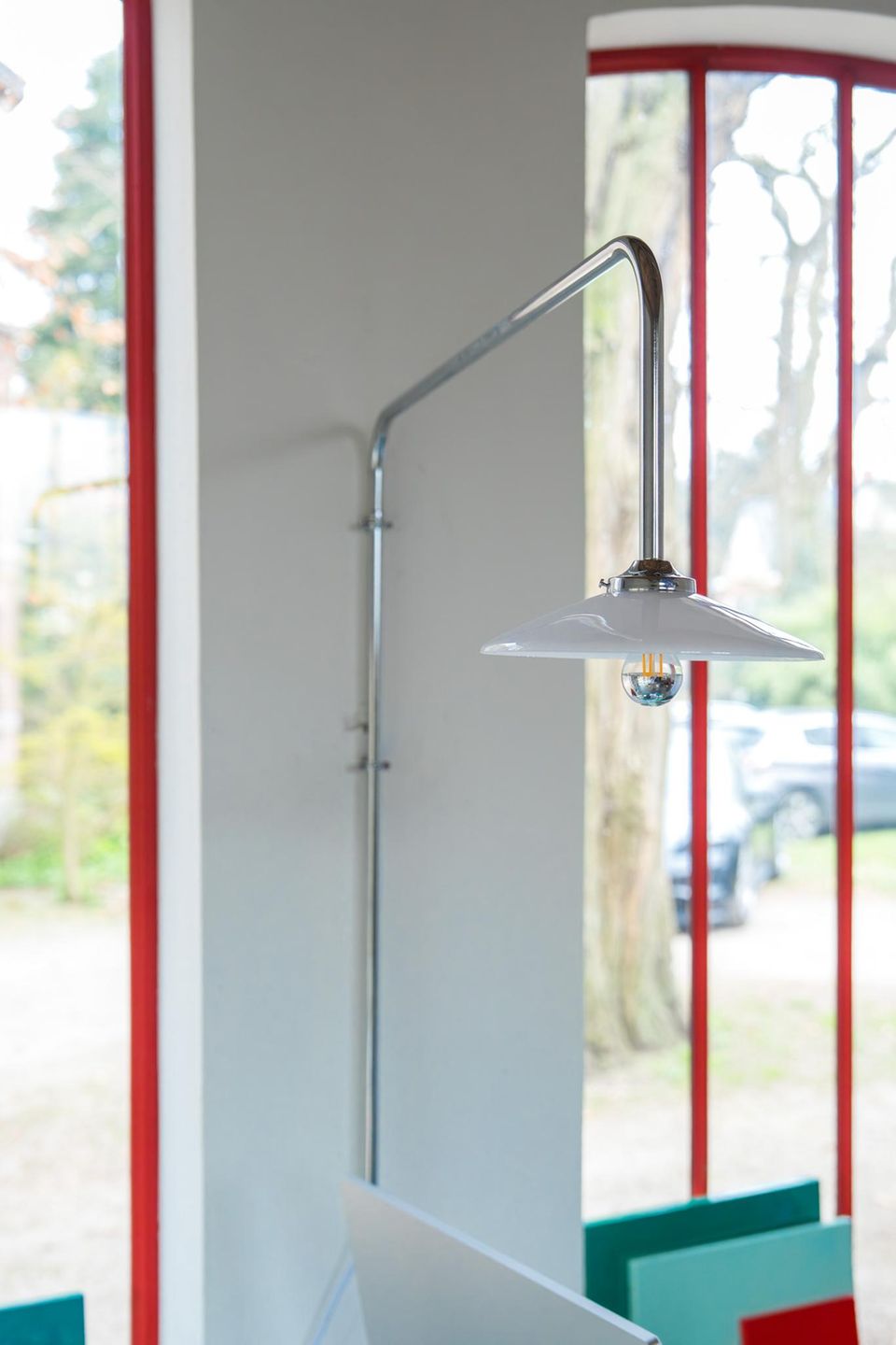 Wandleuchte aus Chrom mit Schirm