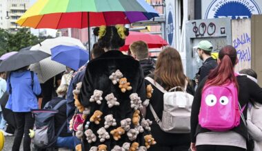 Hunderte stehen vor neuem Labubu-Laden in Berlin an