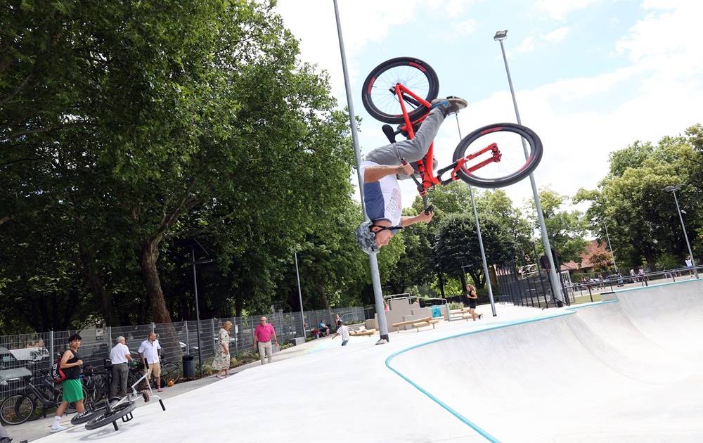 Sport in Mönchengladbach: Skatebowl am Campuspark eröffnet