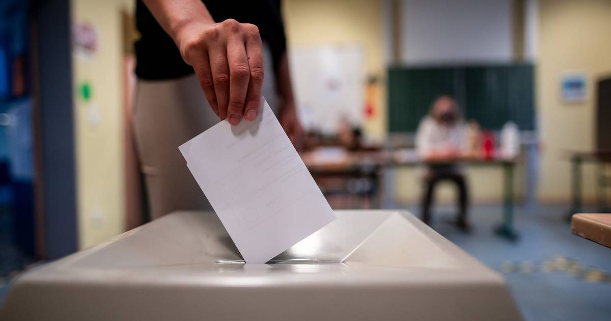 Neue Umfrage zeigt, welche Parteien vorne liegen