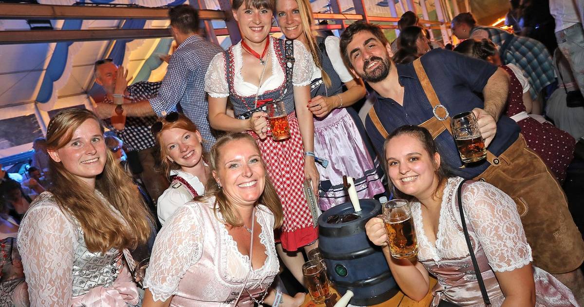 Holt die Dirndl raus, der Vorverkauf beginnt!