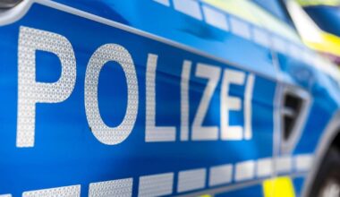 Mönchengladbach: Junge wird auf dem Fahrrad angefahren