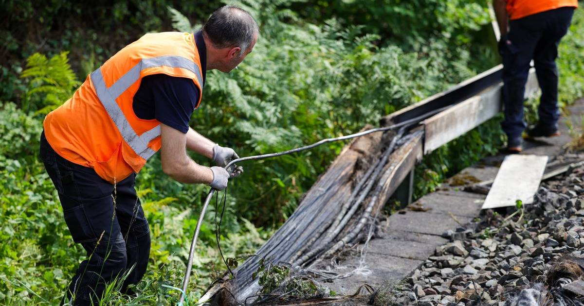 Brandstiftung in Düsseldorf: Bahnverkehr gestört - Flughafen betroffen