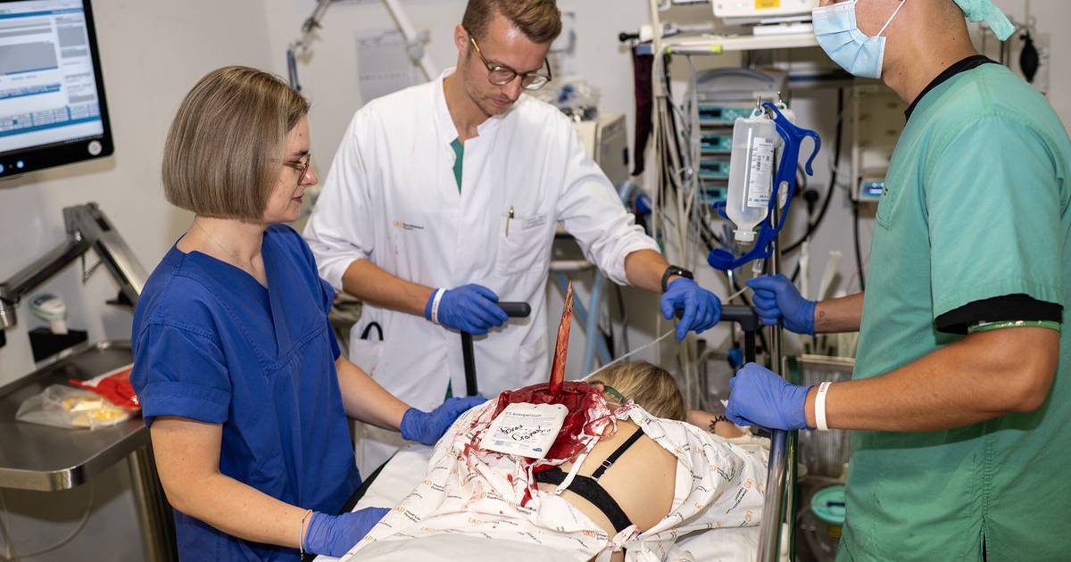 Ärzte und Sanitäter üben an der Uniklinik für den Ernstfall