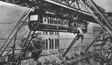 Als Elefant Tuffi am 21. Juli 1950 aus der Schwebebahn in die Wupper sprang