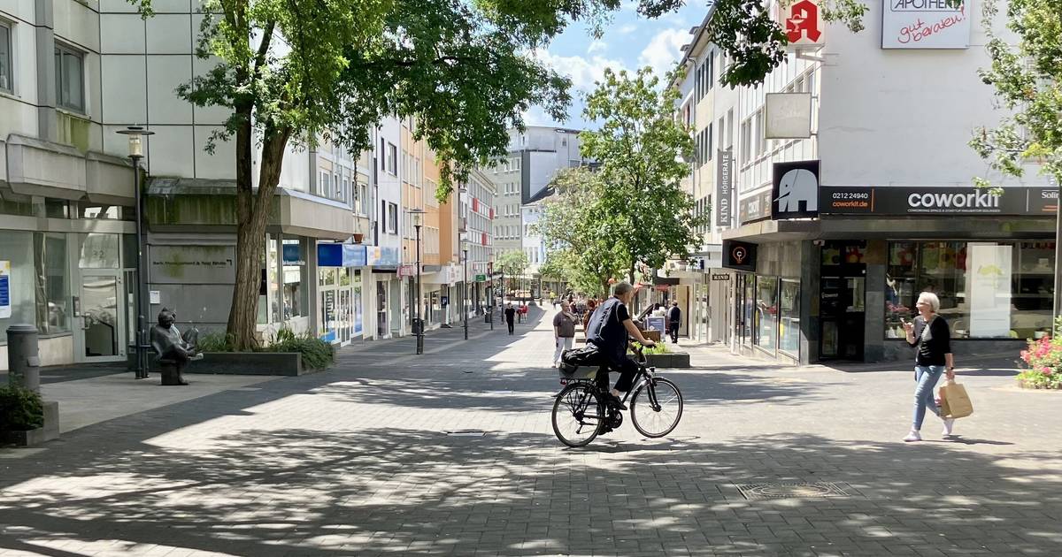 Fahrrad-Versuch in Solinger Fußgängerzone läuft bislang unfallfrei
