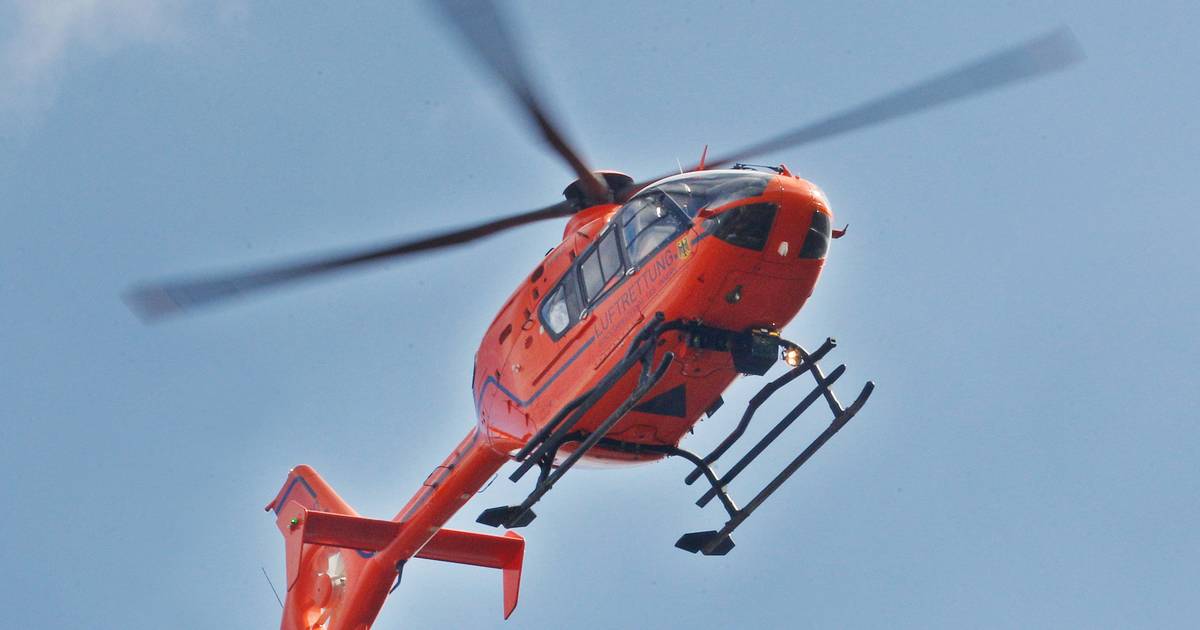 Hubschrauber landet nach Unfall an Brucknerallee