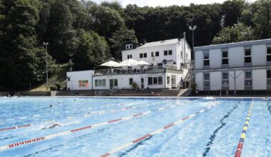 Spitzenspiel und Feier im Wuppertaler Freibad Neuenhof am Donnerstagabend