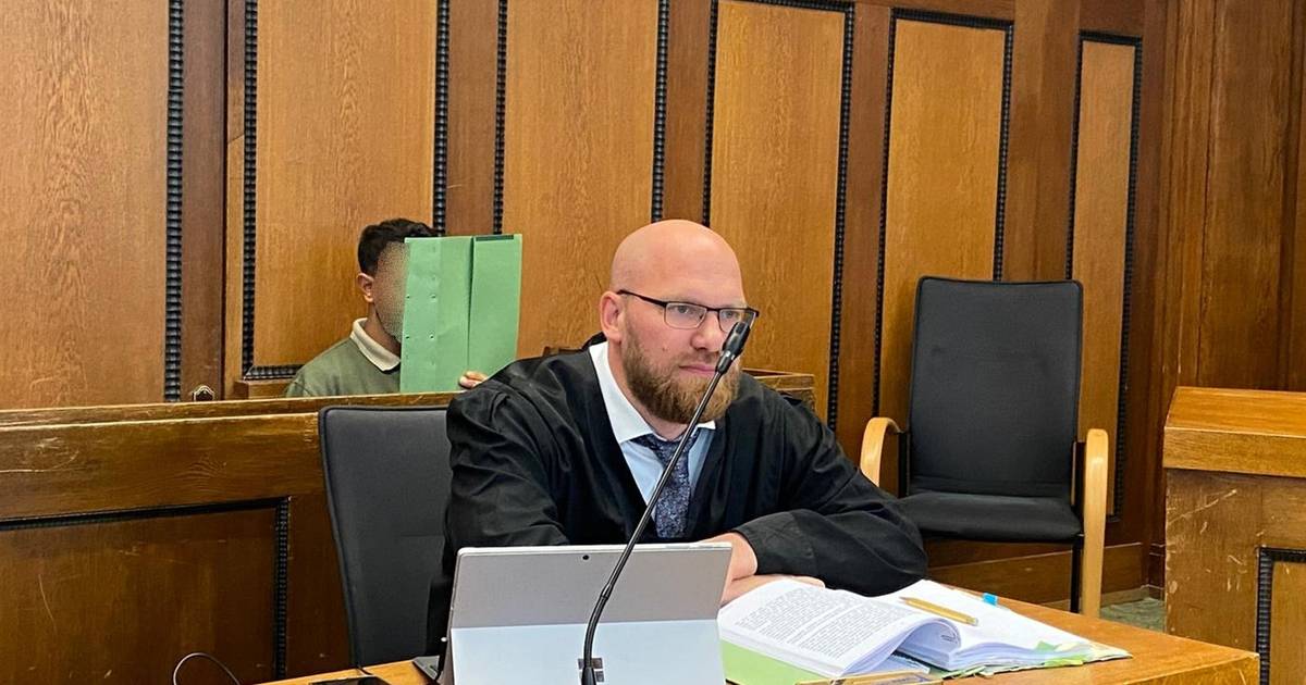 Prozess in Mönchengladbach: 19-Jähriger gesteht Messerangriff