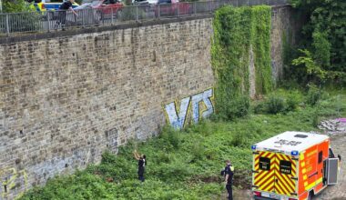 Radfahrer in Wuppertal stürzt zehn Meter in die Tiefe
