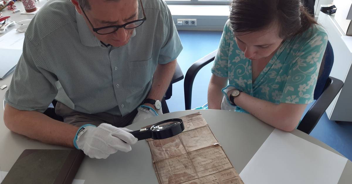 In der Handschriften- und Büchersprechstunde des Literaturarchivs Saar-Lor-Lux-Elsass, Saarbrücken