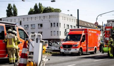 Düsseldorf-Derendorf: Auto überschlägt sich bei Unfall