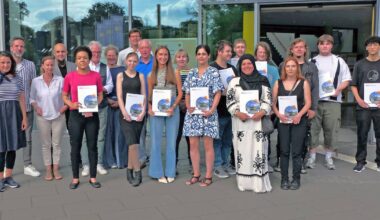 Abendschule der VHS – Absolventin aus Rheinberg mit Note 1,0