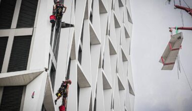 Bauarbeiten an Fassade des Hochhauses am Neuen Kanzlerplatz