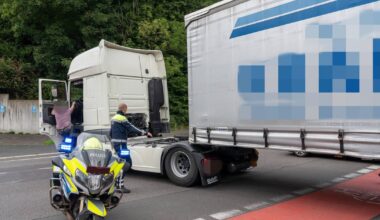 Unfall in Wuppertal: Lkw-Fahrer verliert Auflieger