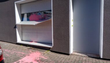 Unbekannte werfen Farbe auf AfD-Büro in Wuppertal-Heckinghausen