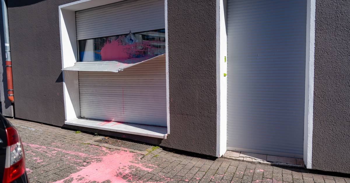 Unbekannte werfen Farbe auf AfD-Büro in Wuppertal-Heckinghausen