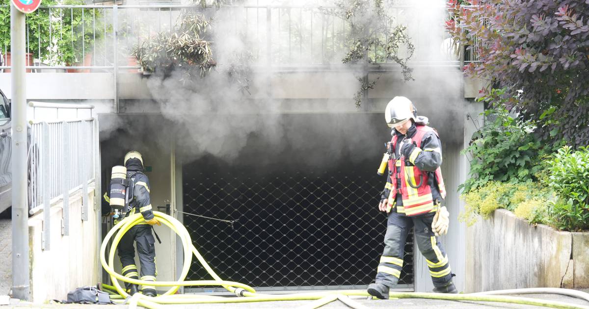 Auto fängt in Wuppertaler Tiefgarage Feuer