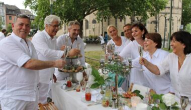 "Diner en blanc" auf dem Neusser Freithof mit ukrainischer Pawlowa