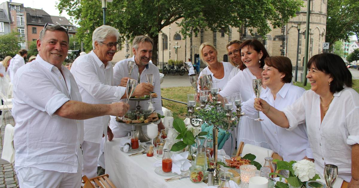 "Diner en blanc" auf dem Neusser Freithof mit ukrainischer Pawlowa