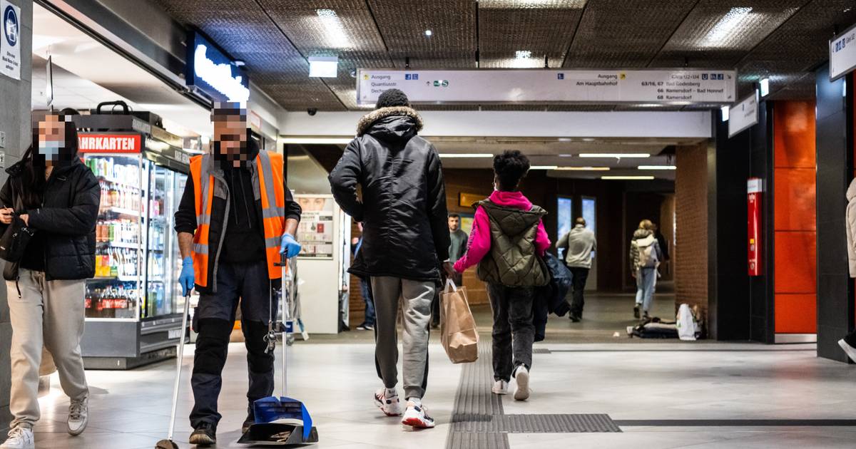 Bonn Hauptbahnhof: Mann schlägt Frau nieder