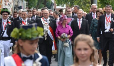 Räuber locken 2500 Besucher ins Festzelt von Reuschenberg