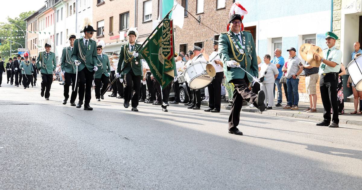 Schützen und Predigt bei der Windberger Kirmes