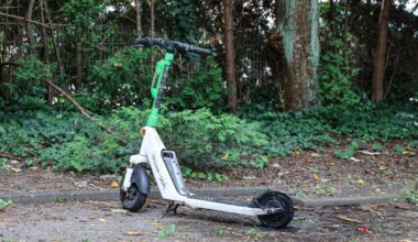 Brandstiftung? – E-Scooter brennt in Wuppertaler Nordstadt