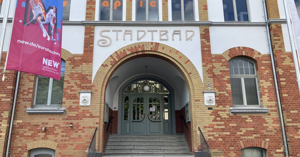 Besuch im leergepumpten Stadtbad in Viersen