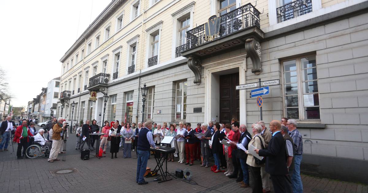 Krefelder Autor Sven Schalljo bei der Montagslesung in Uerdingen