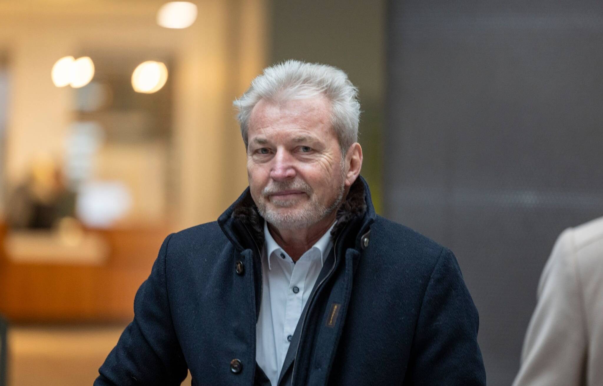  KInderpsychiater Michael Winterhoff im Landgericht Bonn auf dem Weg zum Verhandlungssaal. 