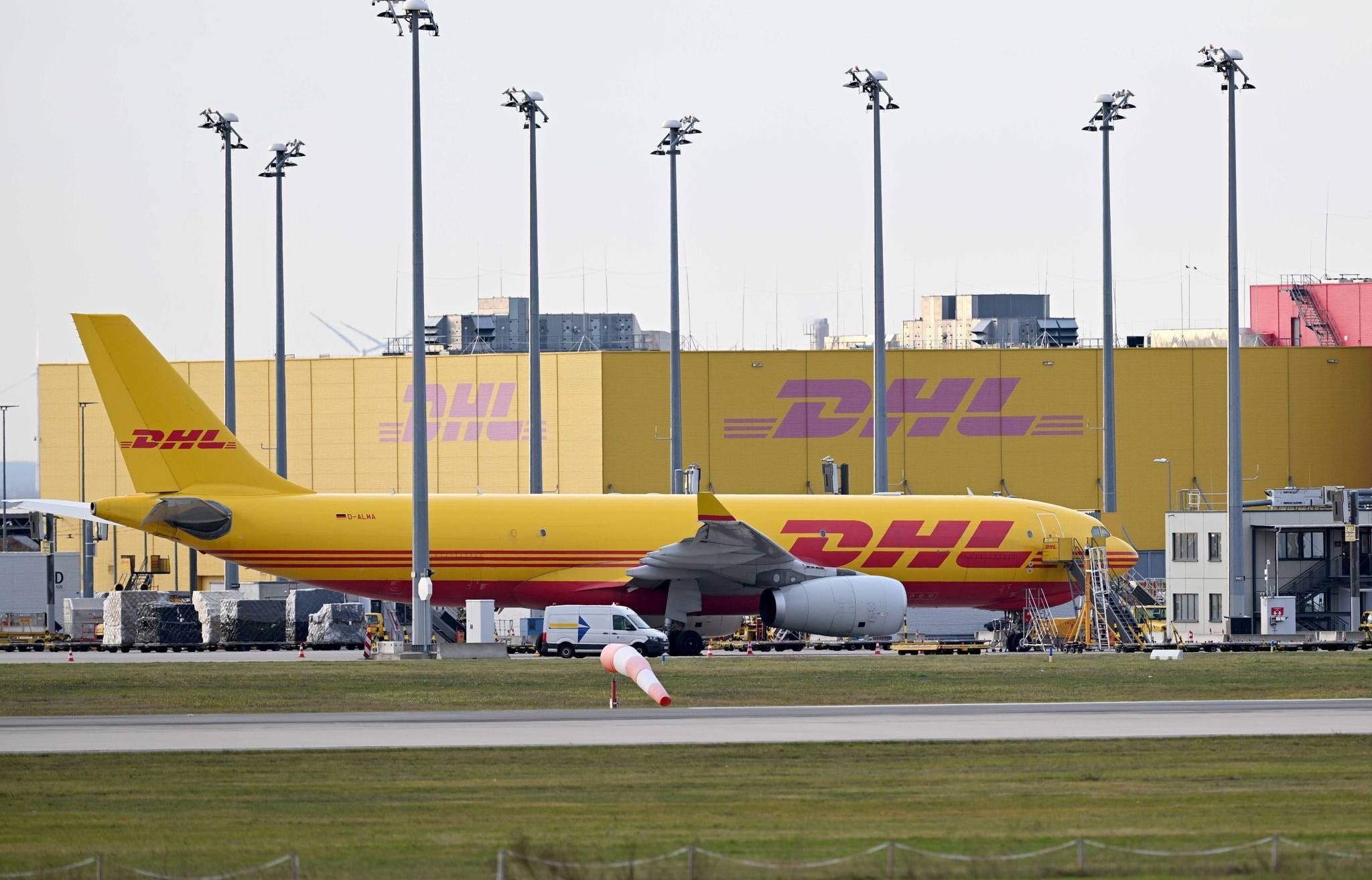 Am Flughafen Leipzig/Halle ist das weltweit größte Luftfrachtdrehkreuz des Bonner Konzerns.