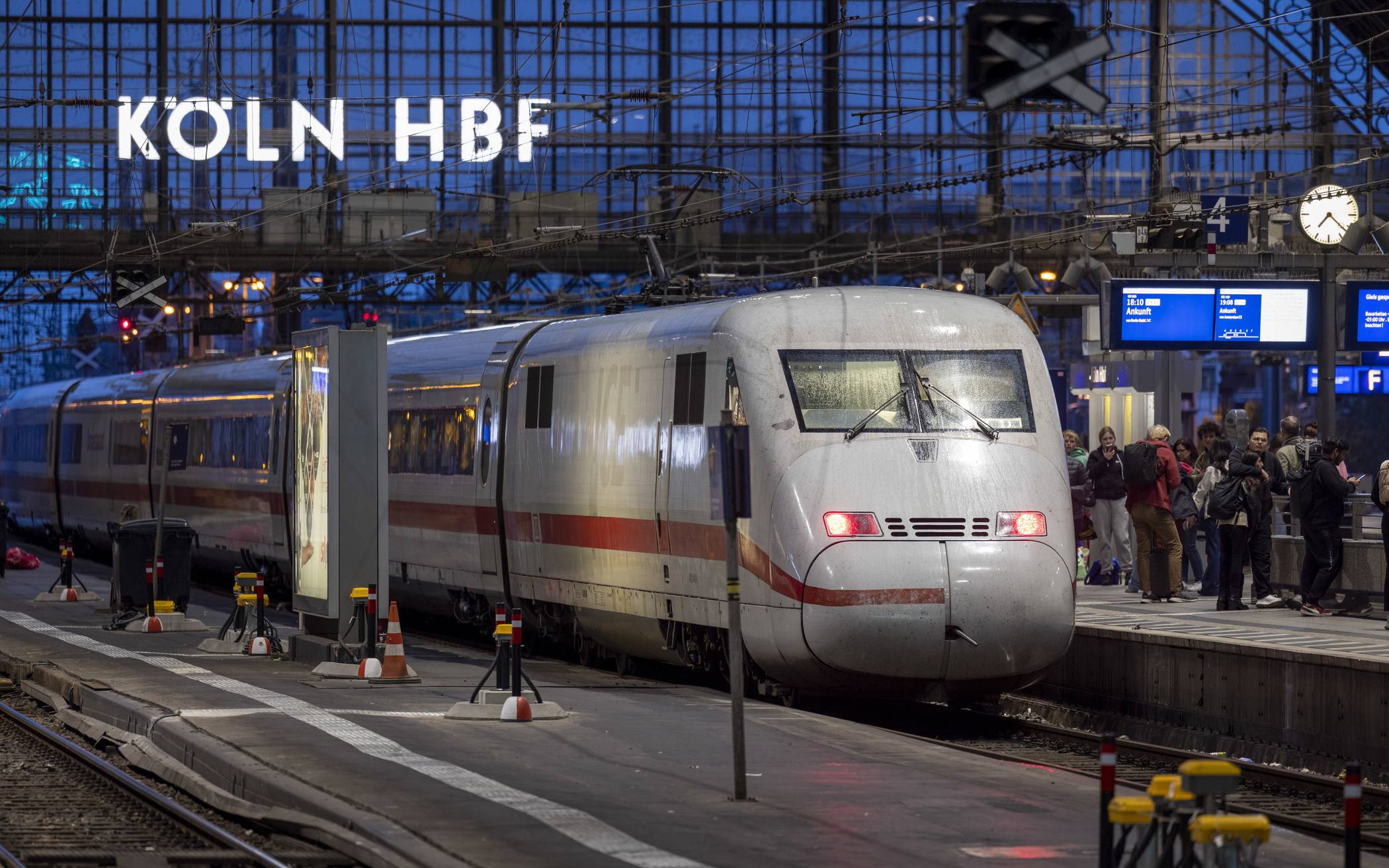  Der Kölner Hauptbahnhof könnte für Bonnerinnen und Bonner bald schwierig zu erreichen sein. 