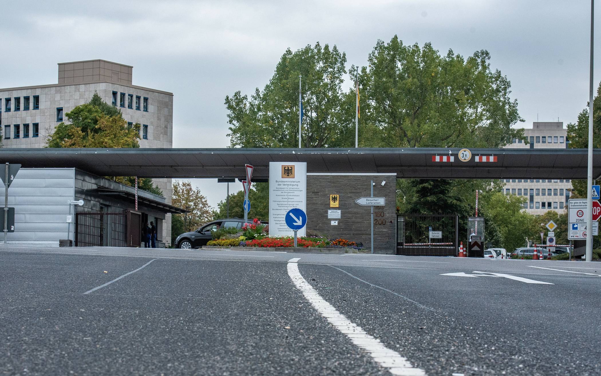 Die Einfahrt zum Verteidigungsministerium auf der Hardthöhe.