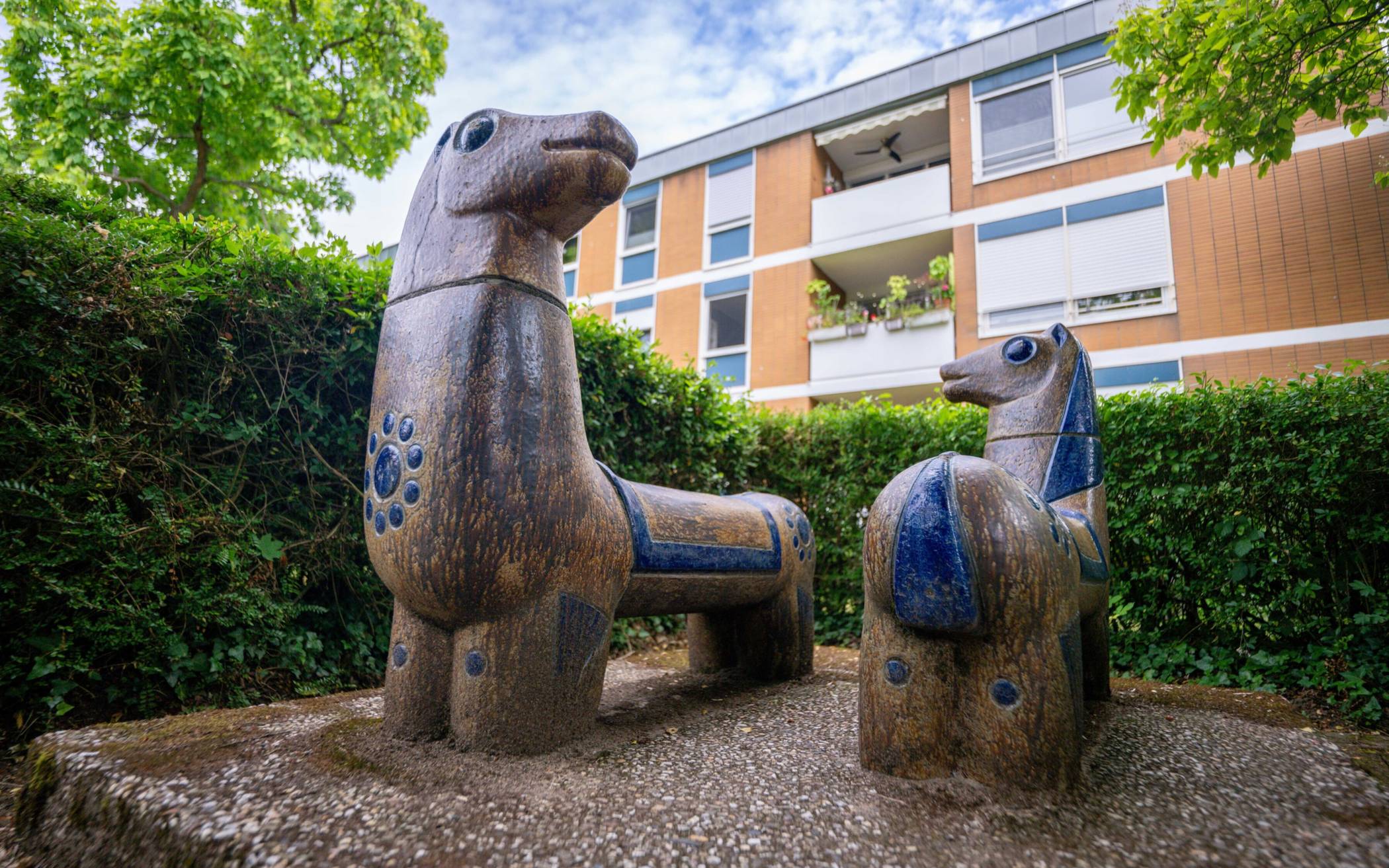  In der Postsiedlung in Küdinghoven gibt es Pendants der Figuren vom Heiderhof. 