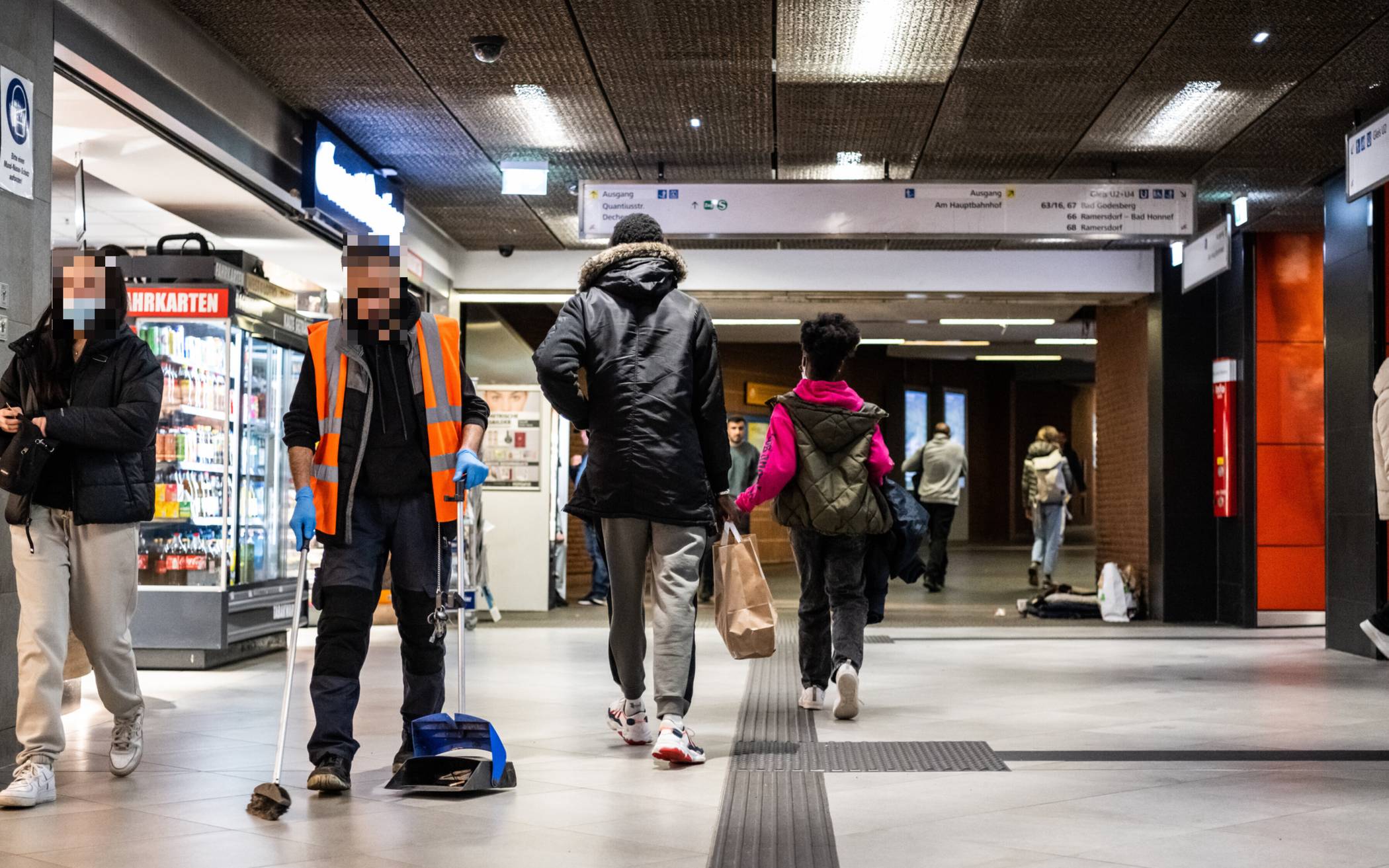  In den Gängen am Bonner Hauptbahnhof ist am Sonntagmorgen eine junge Frau niedergeschlagen und schwer verletzt worden (Symbolfoto). 
