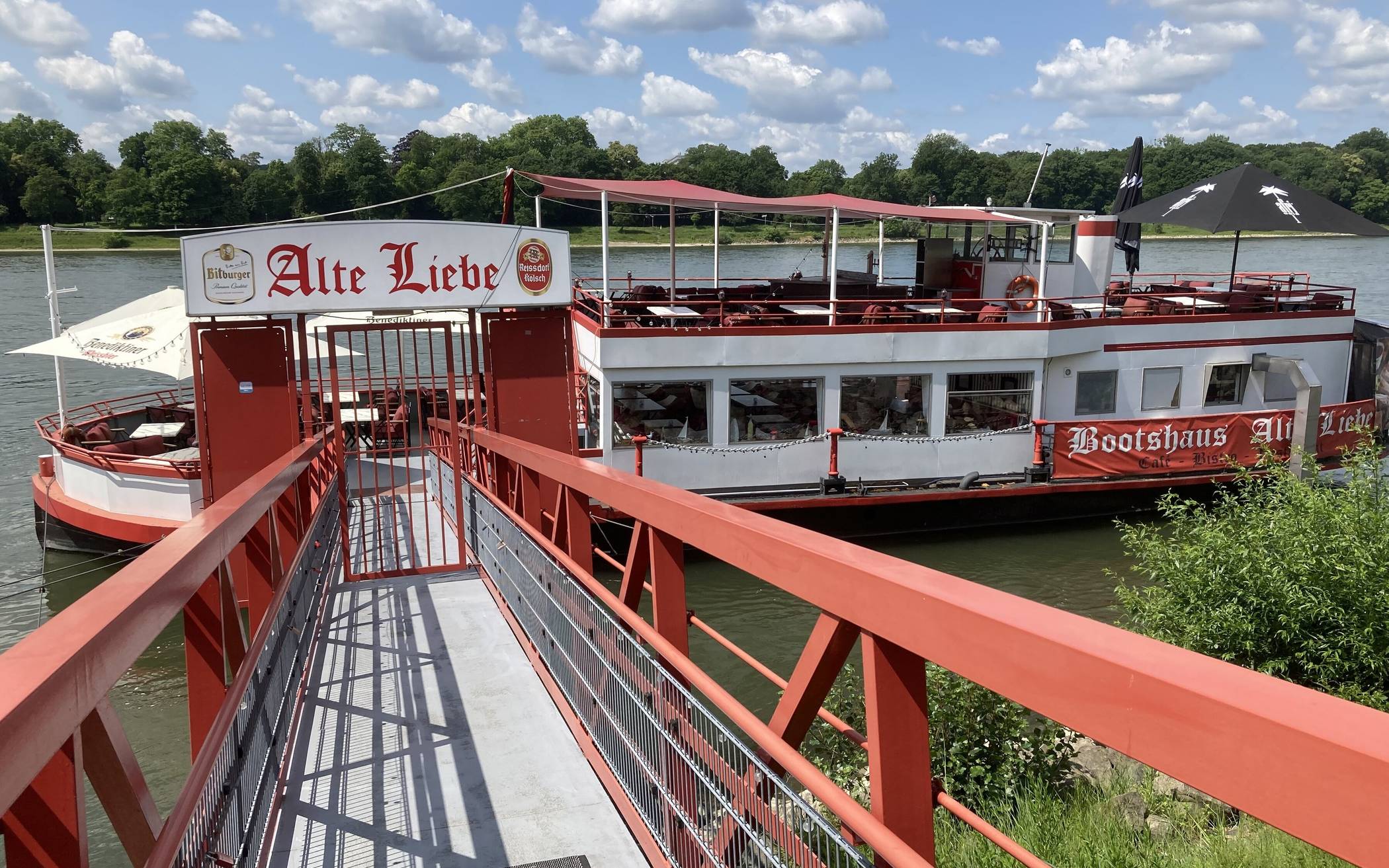  Das Restaurantschiff „Alte Liebe“ am Königswinterer Rheinufer wird von neuen Pächtern betrieben. 