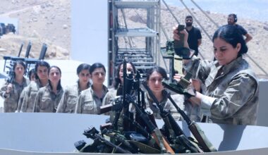 PKK legt bei Zeremonie die ersten Waffen nieder
