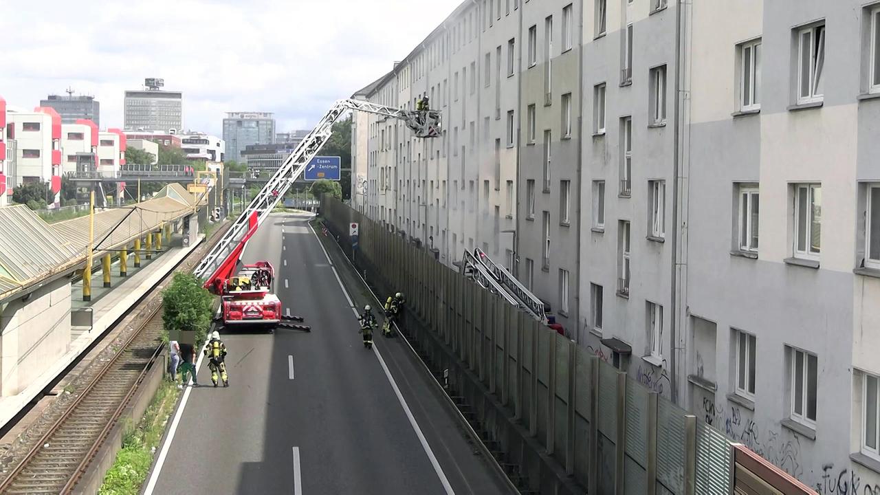 Nordrhein-Westfalen: A40 in Essen wegen Feuerwehreinsatz gesperrt