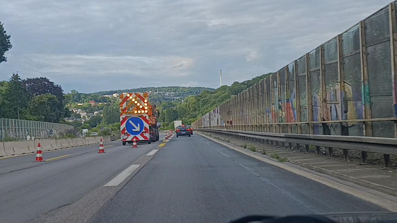 Nordrhein-Westfalen: A46 zwischen Haan-Ost und Wuppertal - Hauptfahrbahn gesperrt