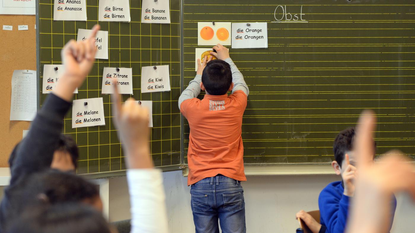 633 Kinder warten auf Platz in einer Willkommensklasse