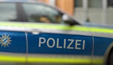Jugendlicher flieht vor der Polizei auf die Toilette
