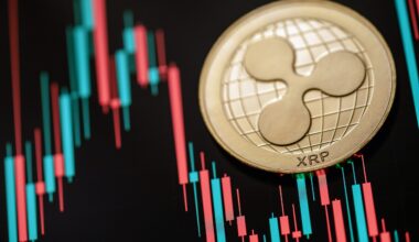 Eine Ripple (XRP)-Münze wird auf einem digitalen Bildschirm platziert, der Kryptowährungs-Candlestick-Charts in Rot und Grün anzeigt und die volatilen Trends hervorhebt, wenn der US-Dollar an Wert verlieren kann und ein XRP-Fonds an Bedeutung gewinnt.